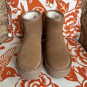 UGG Platform Classic Mini